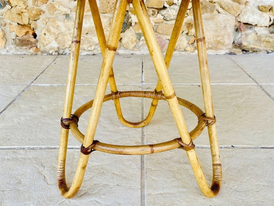 Image 1 of Mesita auxiliar de bambú y ratán de mediados de siglo, década de 1960.