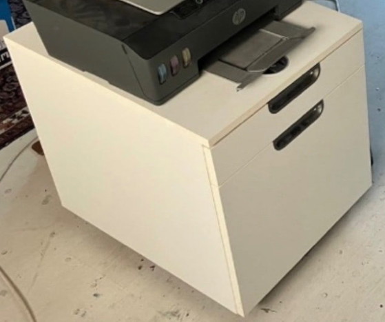 Escritorio + silla + cajonera, Oficina en casa, Hierro, Plástico, Crema (foto 4 de 5)