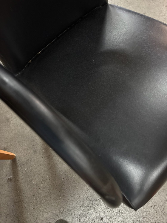 Poltrona Frau Vittoria set of 4, Dining chairs, Leather, Metal, Black (photo 4 of 6)