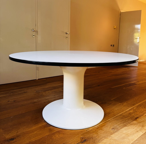 Eettafel wit rond zwarte bies