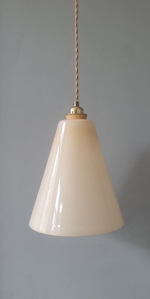 Lámpara colgante cónica grande de estilo Art Déco, color ámbar/amarillo suave, de estilo vintage opalino.