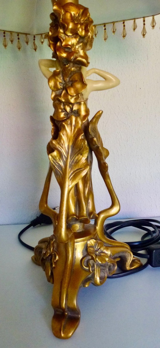 Image 1 of Bellissima lampada da terra in stile Art Déco con paralume di grande effetto.