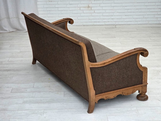 Image 1 of 1950er Jahre, dänisches 3-Sitzer-Sofa, Möbelwolle, massives geschnitztes Eichenholz.