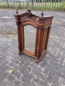 Mobiletto da parete antico in legno con specchio