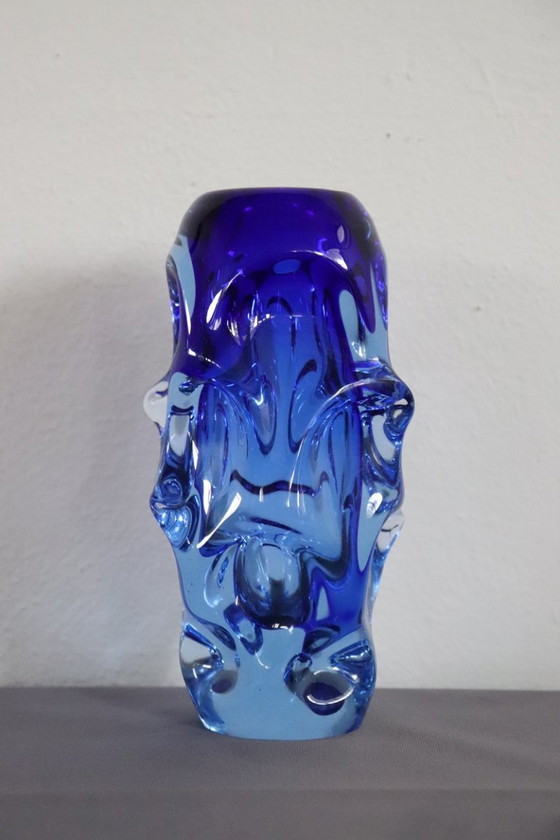 Image 1 of Artistieke glazen blauwe vaas