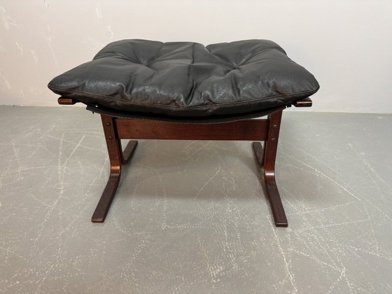 Image 1 of Mid-Century Scandinavian Design Leather Siesta Lounge Chair and Ottoman Designed by Ingmar Relling, Norway 1970s.