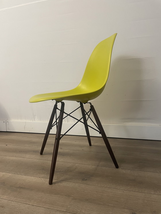 Image 1 of Vitra Eames DSW Esszimmerstuhl