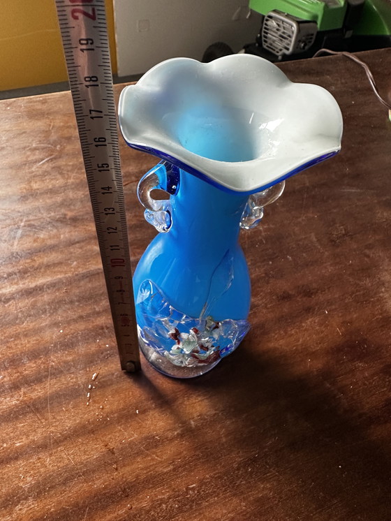 Image 1 of Vase in Pontil glass - Blue - White - Floral decoration and handles - Handmade H 17 cm