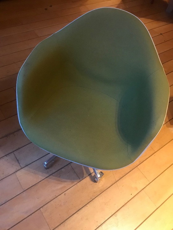 Image 1 of Chaise coque Eames originale Herman Miller
