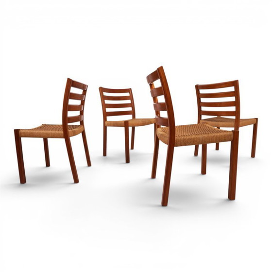 Image 1 of Niels Otto Møller Modèle 408, Ensemble de 4 chaises de salle à manger en teck Papercord pour J.L. Møllers, 1975