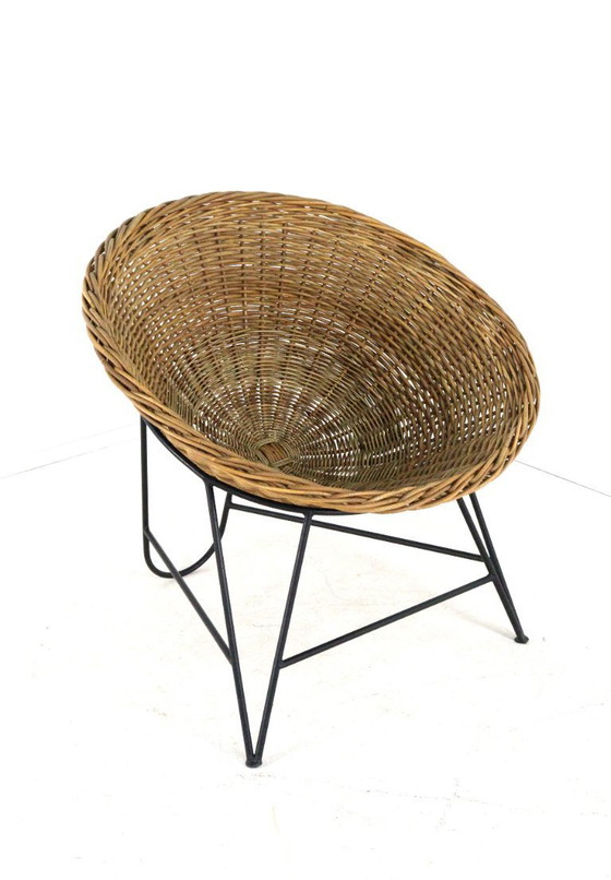Image 1 of Poltrona con cesto in vimini nello stile di Matthieu Matégot