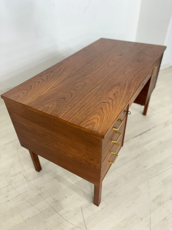 Image 1 of Bureau uit het midden van de vorige eeuw / Deens teakhouten bureau / vintage bureau / bureau uit de jaren 60