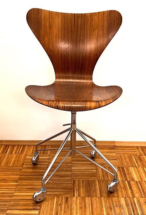 Fritz Hansen teak swivel chair Arne Jacobsen