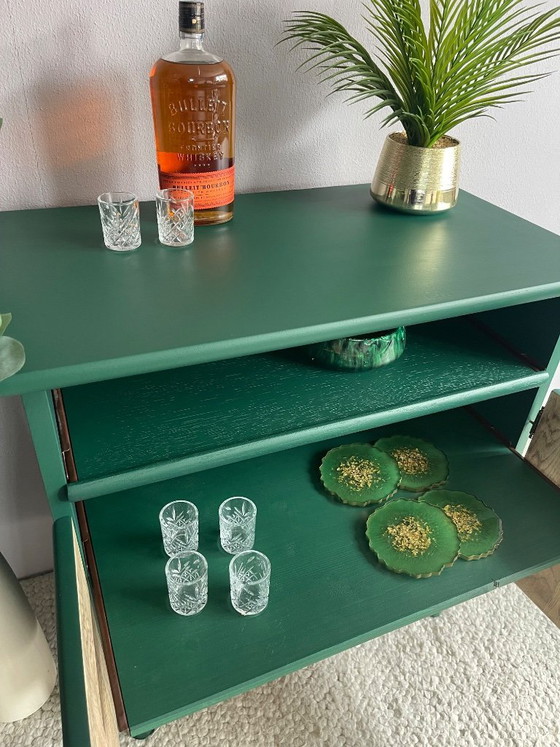 Image 1 of Unieke statementkast | Diepgroen met messing details