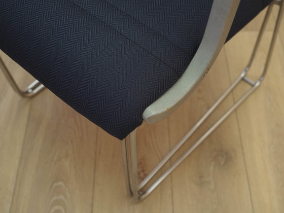 Italiaanse vergaderstoel uit de jaren 90 met blauwe bekleding op een zwevend onderstel. – Bureaustoelen (photo 12 of 15)