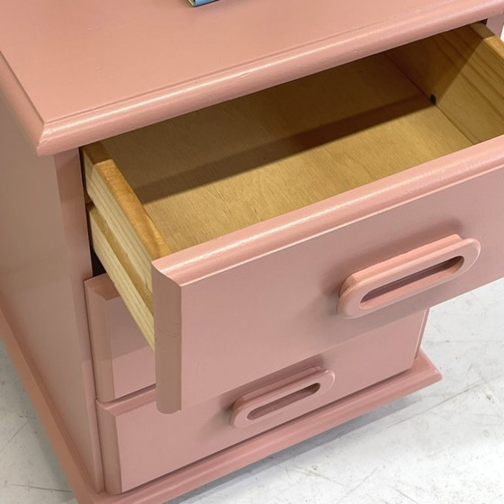 Image 1 of Relooker une commode vintage rose saumon et une table de chevet en bois