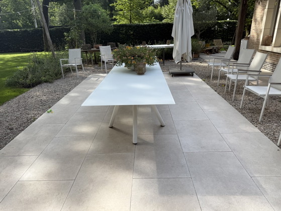 Image 1 of Designer-Gartentisch