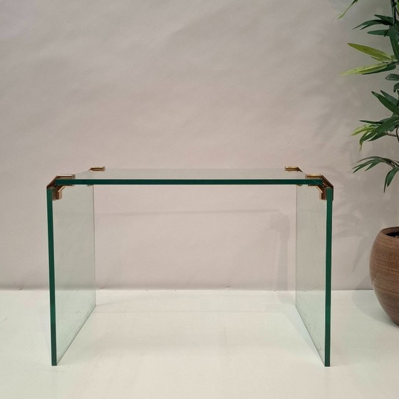 Image 1 of Table d'appoint vintage en verre et laiton