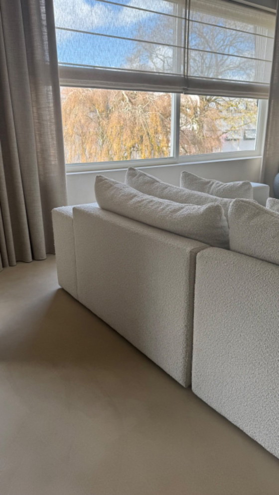 Image 1 of Divano Richmond in bouclé color bianco sporco con zona relax – elegante e spazioso