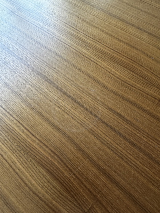 Image 1 of Tavolo da pranzo Gubi - Ovale - Colore noce - Stile danese
