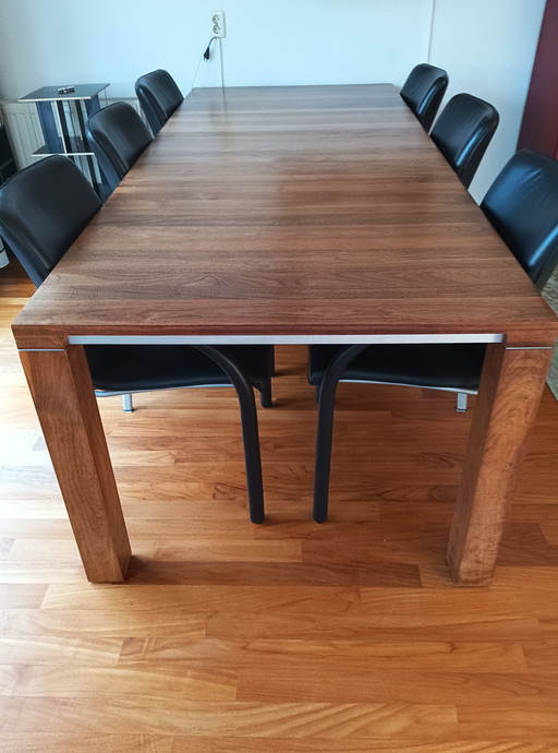 Dining Table Brand Leolux, Model 'Vivre' With 6 Leather Chairs, Model Cimmaronee