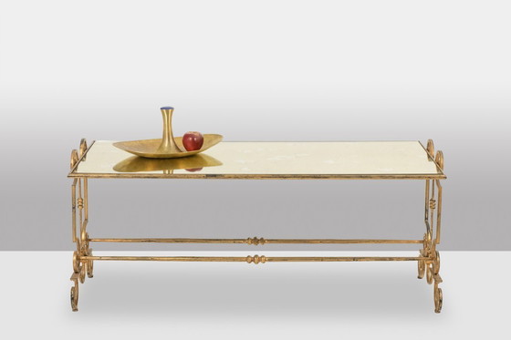 Image 1 of Table basse en fer forgé doré et plateau de verre églomisé. Années 1970