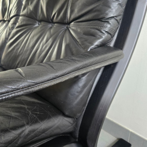 Image 1 of SOFA CANAPE SCANDINAVE 2 PLACES 1970 VINTAGE EN CUIR NOIR & BOIS COURBE 70S 1970