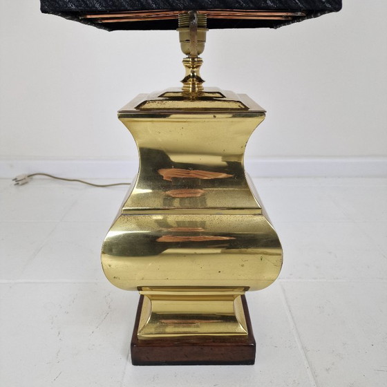 Image 1 of Paar grote Italiaanse Regency stijl tafellampen - Messing en hout met zwarte kappen