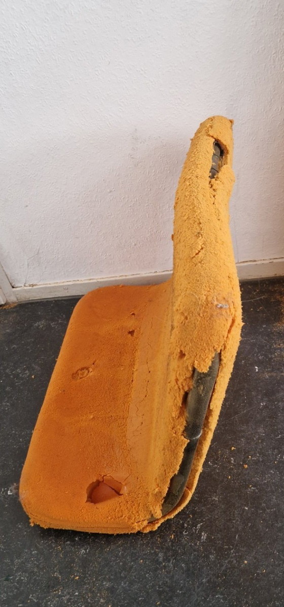 Image 1 of Piezas para Artifort Concorde F 780: cubierta negra, tapicería y estructura.