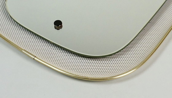 Image 1 of Wunderschöner Wandspiegel im Mid-Century-Modern-Stil der 1950er Jahre mit Drahtgeflechtrahmen und Messing