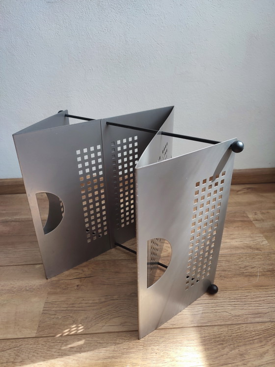 Portariviste vintage Memphis Milano in vinile, portariviste in metallo stile Sottsass (photo 5 of 12)
