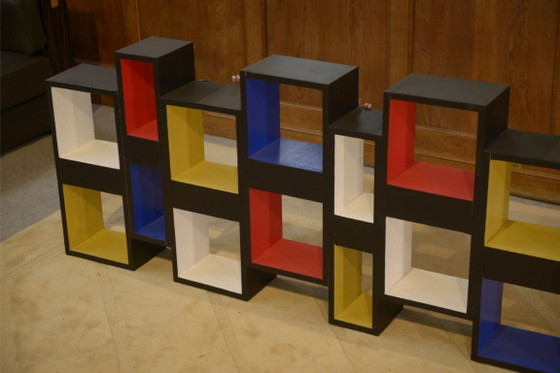 Image 1 of Plank 1960: een hedendaagse picturale interventie in de stijl van Piet Mondrian.