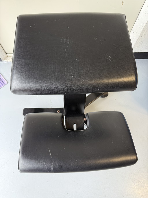 Stokke | Varièr Wing | ergonomic balance knee chair | Black leather
