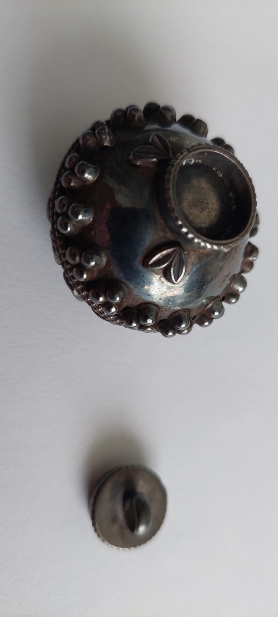 Image 1 of Pendentif vintage argenté à motif floral