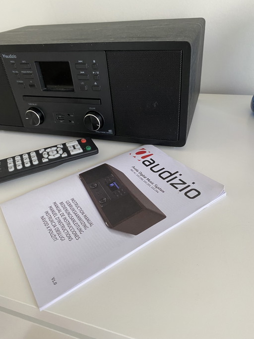 Radio todo en uno Audizio Avola con internet, reproductor de CD, DAB, FM y Bluetooth, color negro.