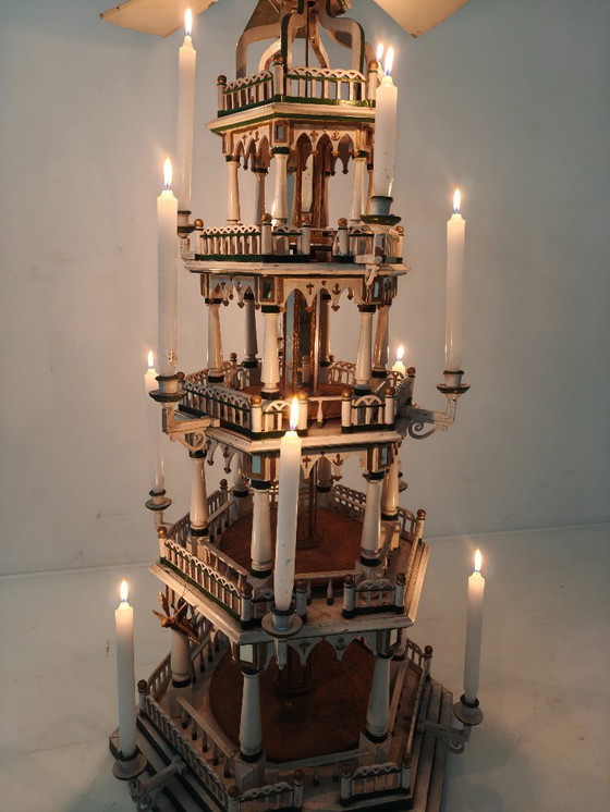 Image 1 of Pirámide navideña artesanal del siglo XIX – Arte popular