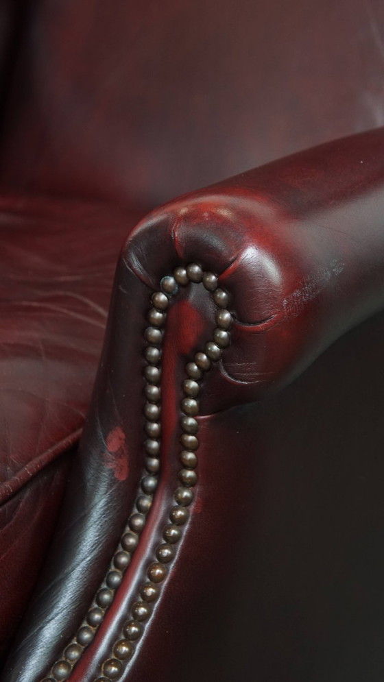 Image 1 of 2x Bordeauxrode rundleren oorfauteuils in Engelse stijl