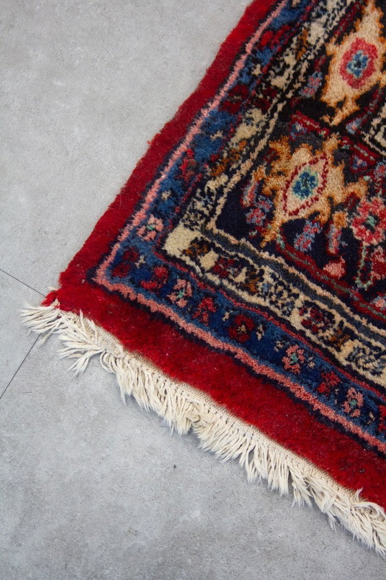 Image 1 of Tapis persan rouge vintage à motifs