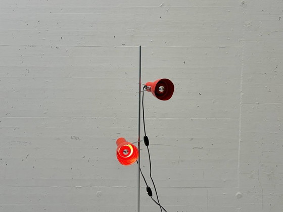 Image 1 of Minimalistische, futuristische vloerlamp van metaal uit de jaren 70.