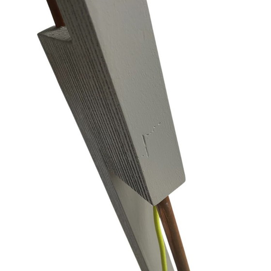 Op maat gemaakte grijze houten vloerlamp met koperkleurige kop – Vloerlampen, Metal, Rubber (photo 19 of 20)