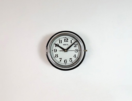 Reloj de pared vintage con barco Hanil negro, década de 1980