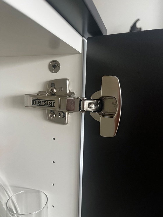 Image 1 of Meuble design Interstar – système d'ouverture par simple pression