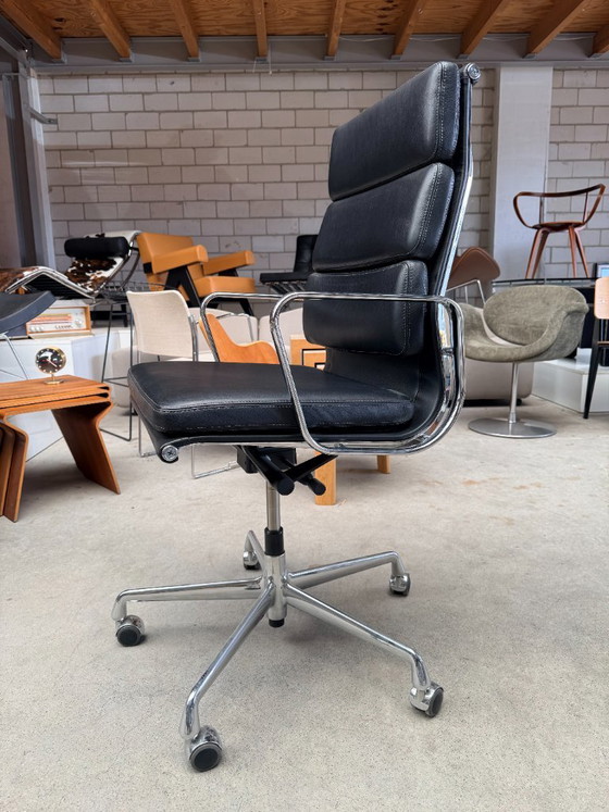 Vitra Eames EA219, Charles e Ray Eames – Sedie da ufficio, Pelle, Alluminio (photo 9 of 12)