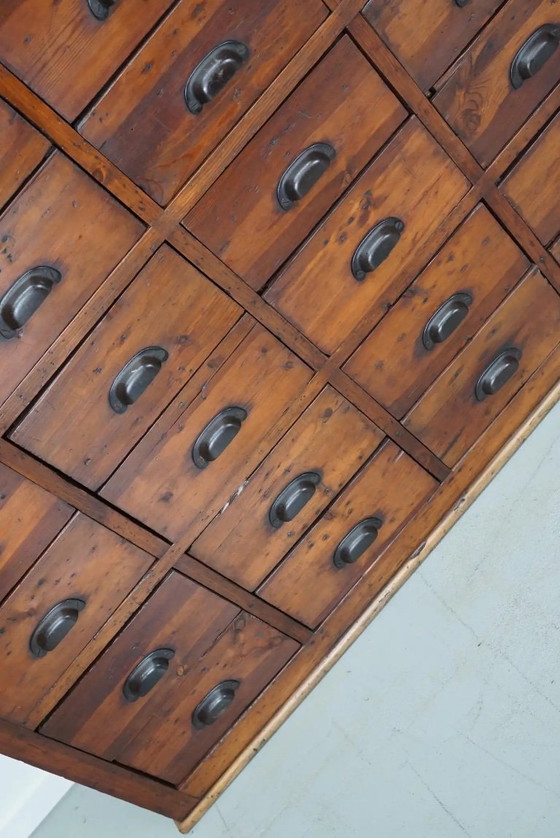 Image 1 of Grote antieke Franse grenen apothekerskast, begin 20e eeuw