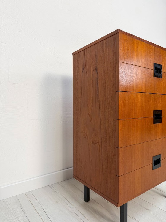 Image 1 of Dressoir van teakhout uit de jaren 60 in de stijl van Cees Braakman – Compacte ladekast