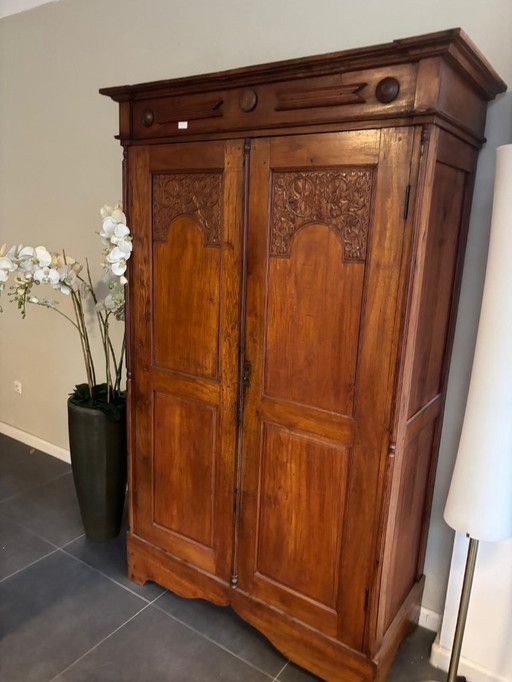 meuble bar classique en bois de cerisier