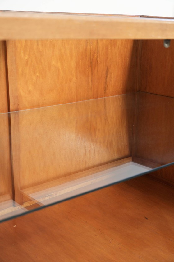 Image 1 of Bijzonder leuke en grote vintage houten balie/ vitrinekast/ display kast met 4 deuren en glas