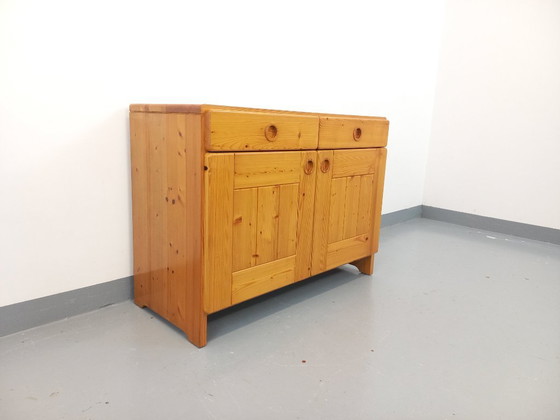 Image 1 of Meuble de rangement Charlotte Perriand Les Arcs vintage en pin des années 60 70