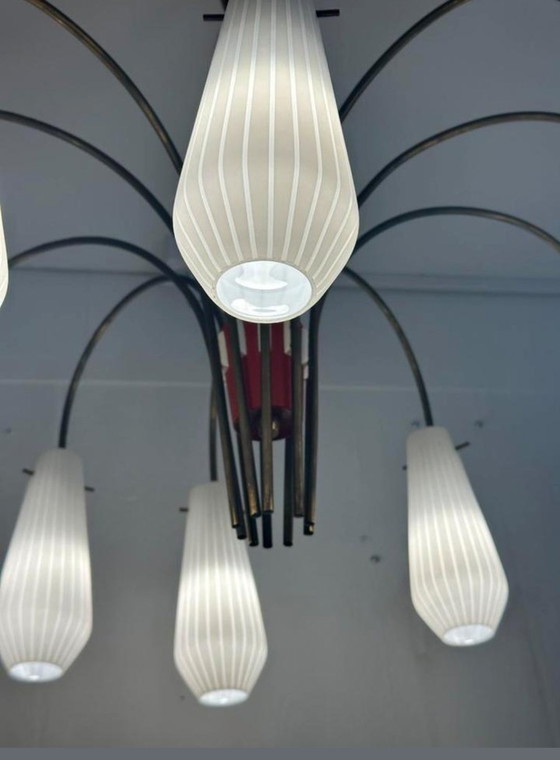 Image 1 of Bellissimo lampadario a sospensione in vetro opalino vintage