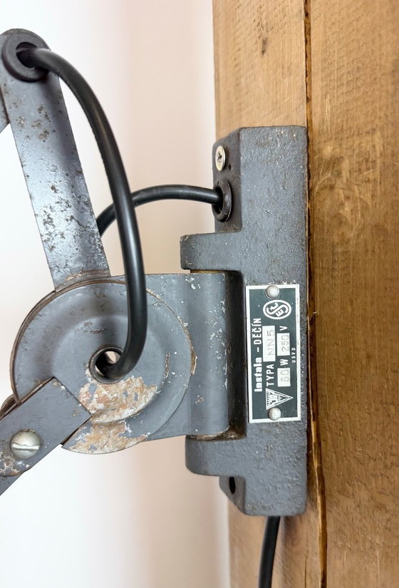 Image 1 of Grijze industriële wandlamp met flexibele arm van Elektroinstala, jaren 60.